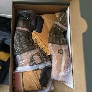 Brand new Timberland boots, never worn in box